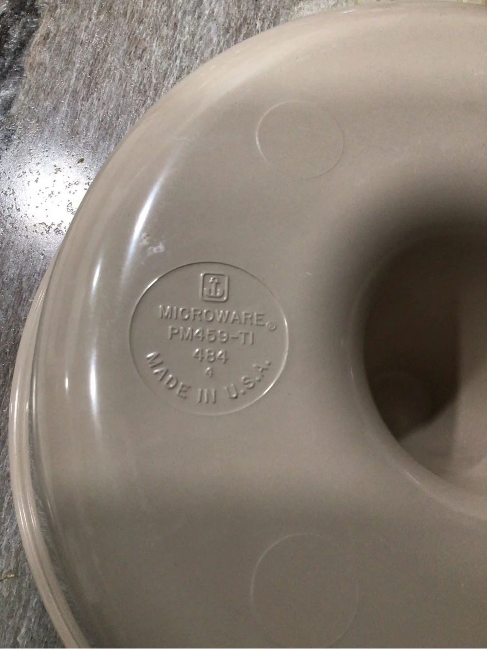 Vintage Anchor Hocking Microware Bundt Cake Pan Lid Beige USA PM459 PM480